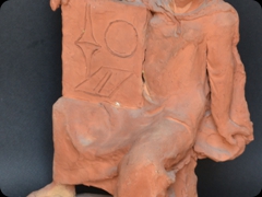 Terracotta
Lucio Fontana 
Un sapiente? Un matematico? 
Il suo sguardo attonito non lo rivela
